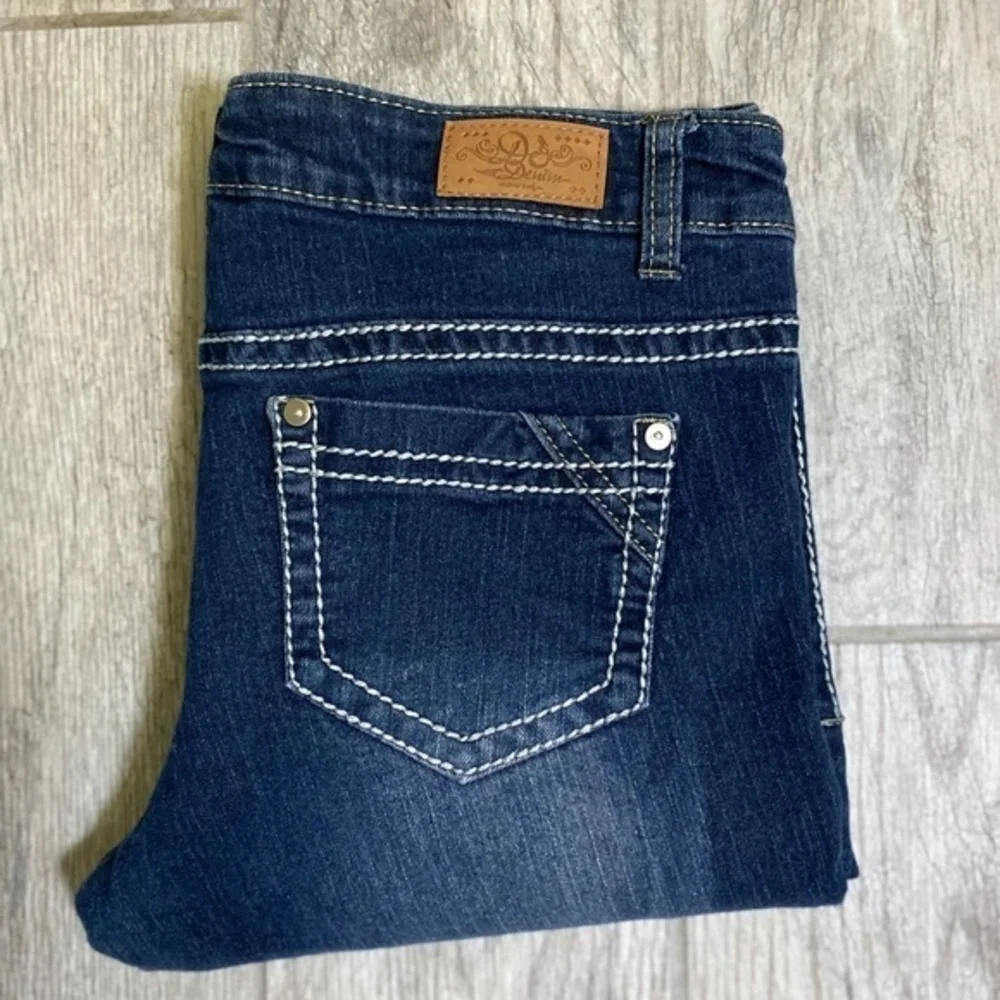 Do Denim New York Straight Jeans Size: 9/32‎